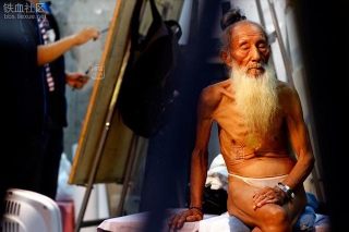 Illustration for article titled 93-Year-Old Chinese Man Poses Nude For Art